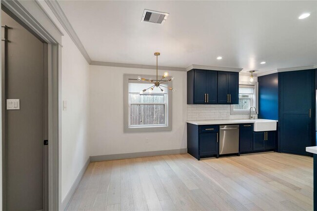 Building Photo - 1075 Curtin St