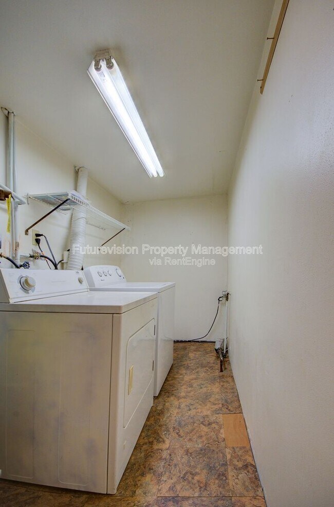 Building Photo - 1704 Belleview Ave