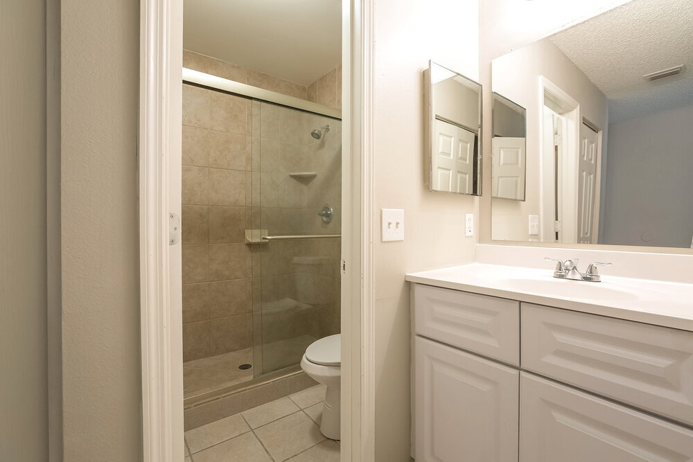 Building Photo - 318 Regal Park Dr