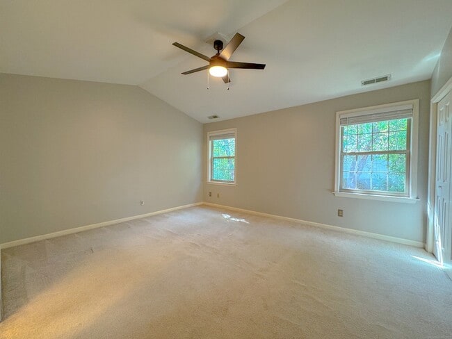 Building Photo - 19 Hawthorne Dr