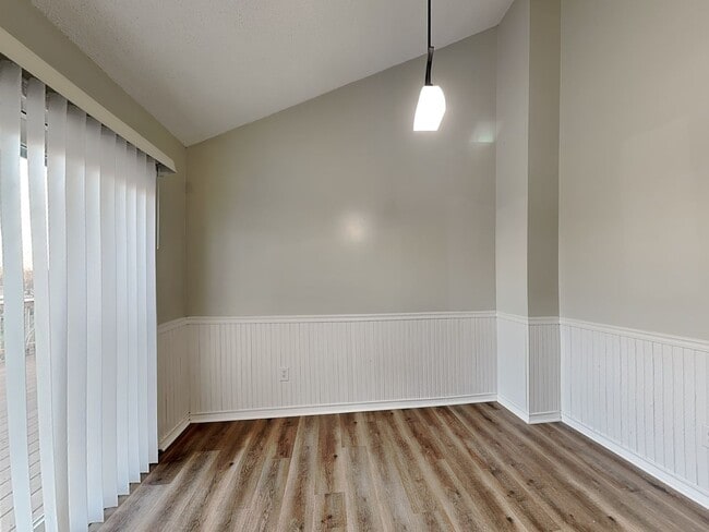 Building Photo - Charming 3BR Home for Rent in Pleasant Valley – Garage, Fenced Yard & Finished Basement