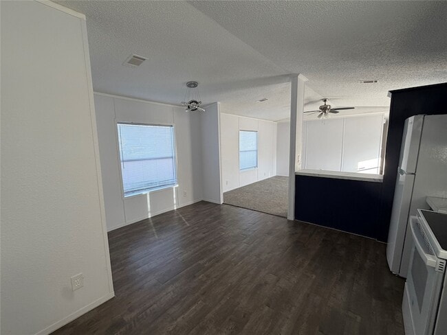 Building Photo - 31029 Sweetbriar Ln