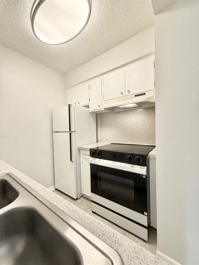 Building Photo - 3902 Mandell St