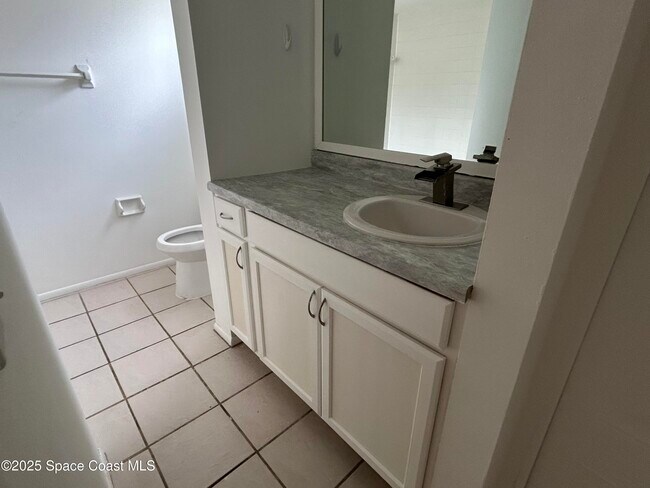 Building Photo - 987 Sonesta Ave NE