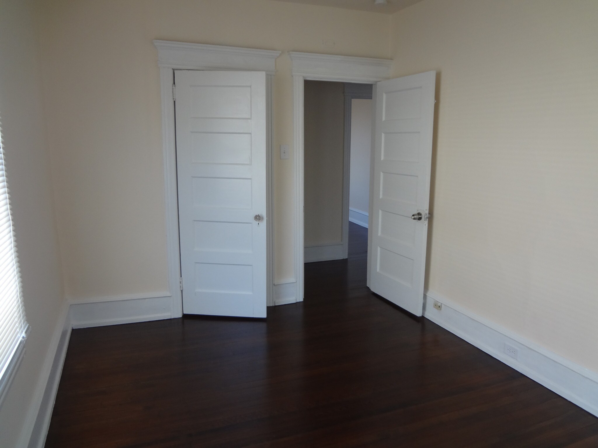 Building Photo - 2 N Austin Ave