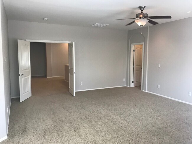 Building Photo - Beautiful DR Horton Home in Centennial Hil...