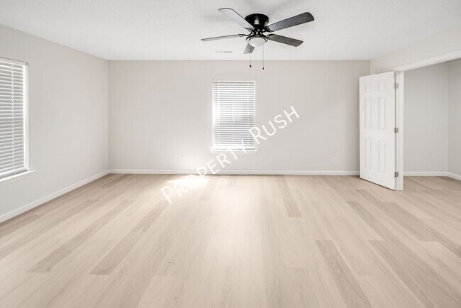 Building Photo - 1104 Queens Dr