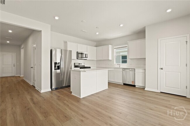 Building Photo - 251 Shade Tree Dr