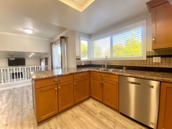 Building Photo - Elegant Fremont Weibel Home with Fruit-Fil...