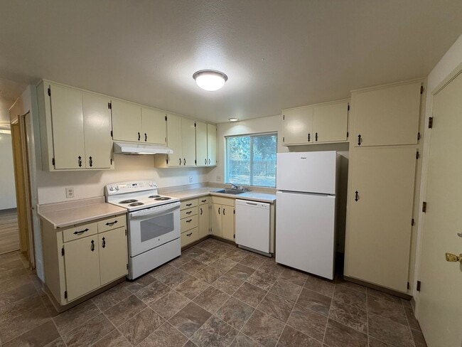 Building Photo - 2506 Jeppesen Acres Rd