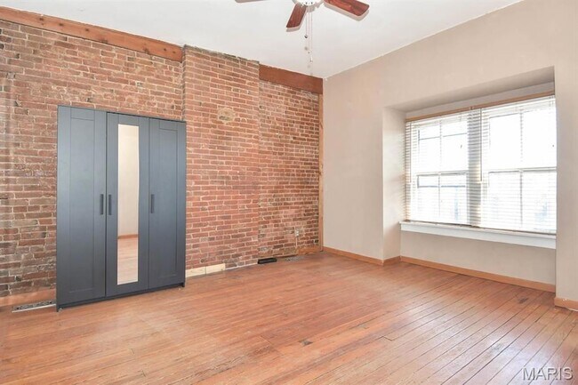 Building Photo - 2350 S 10th St