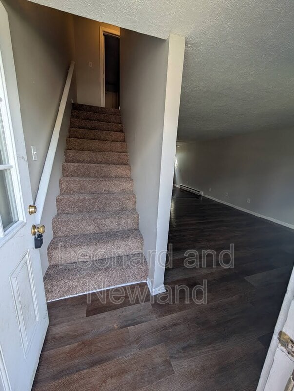 Building Photo - 210 Patricia Dr