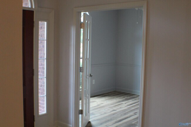 Building Photo - 111 Ervington Pl