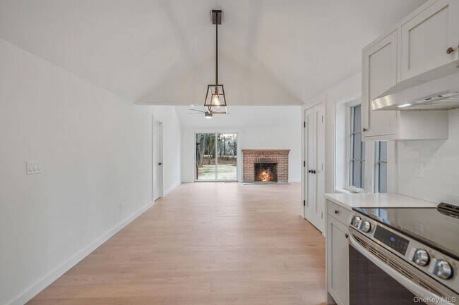 Building Photo - 23 Roosevelt Blvd