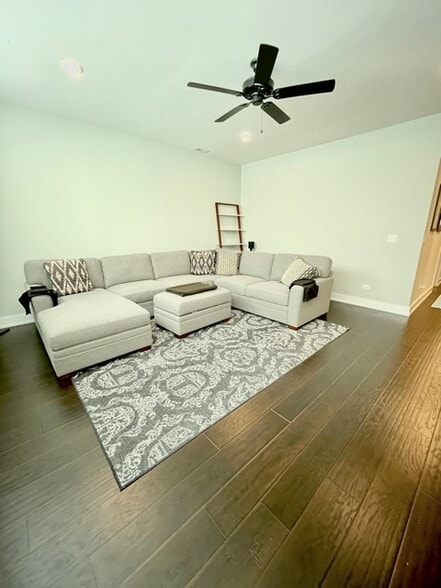 Building Photo - 2514 W Diversey Ave