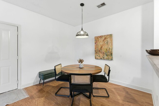 Building Photo - 7223 Althorp Way