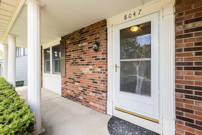 Building Photo - 8047 Simfield Rd