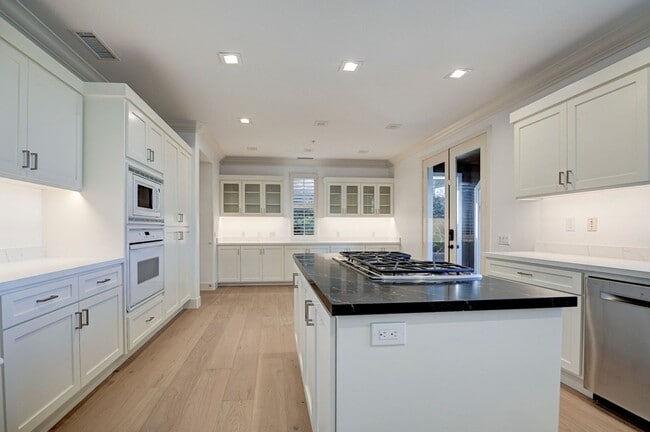 Building Photo - Amazing LARGE home in Ladera Ranch!