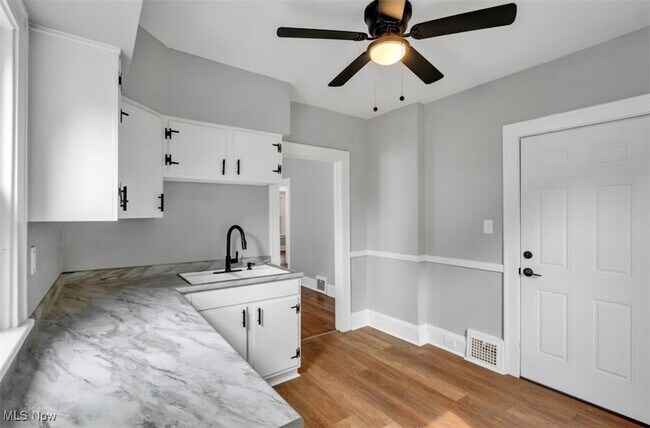 Building Photo - 3363 E 102nd St