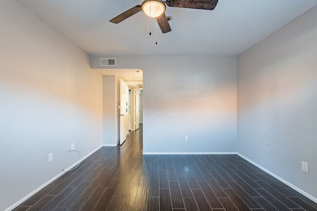 Building Photo - Two Bedrooms in Old Town Scottsdale - Available November 5, 2025!