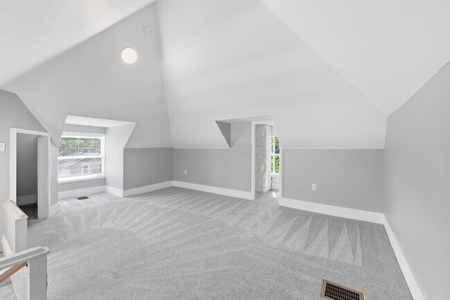 Building Photo - 506 Melrose Ave