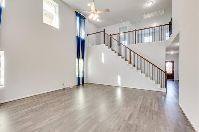 Building Photo - 6601 Avila Way