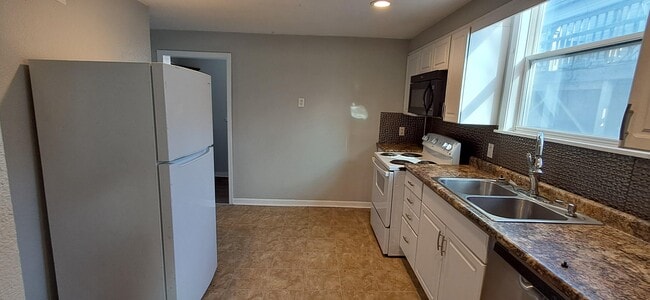 Building Photo - 107 Indiana Ave