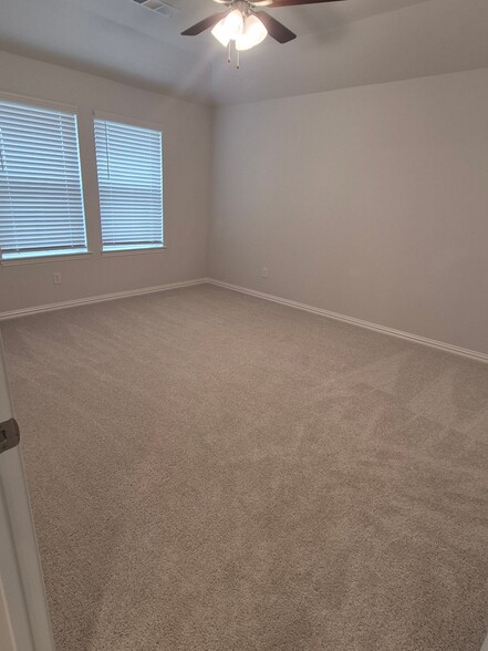 Building Photo - 3041 Hollybrook Ln