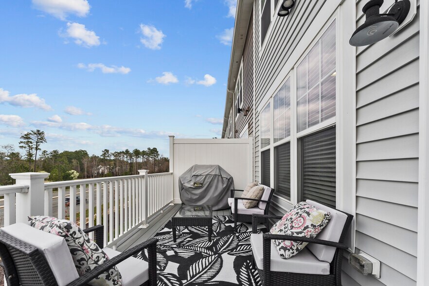 2nd Floor Deck - 10410 Perennial Dr