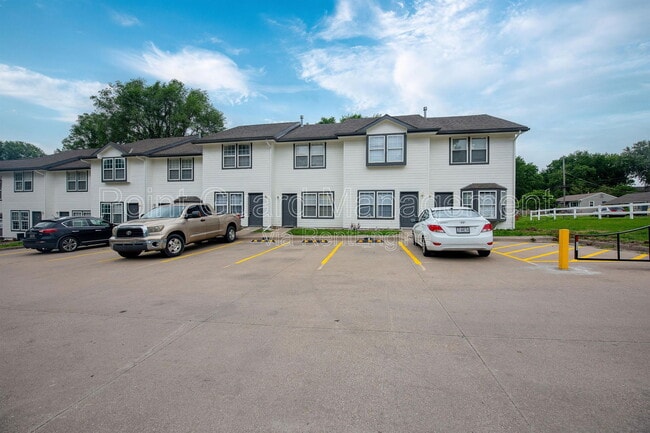 Building Photo - 955 Leroy St