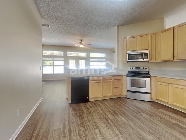 Building Photo - 23856 Flora Parke Blvd