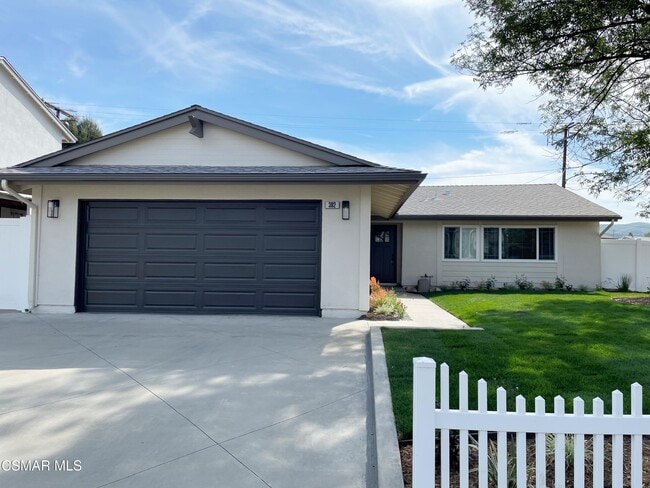 Building Photo - 382 Aristotle St