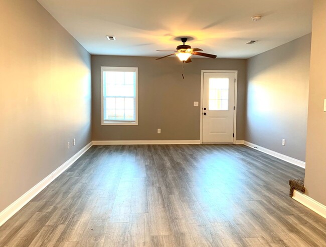 Building Photo - 1728 Manning Dr