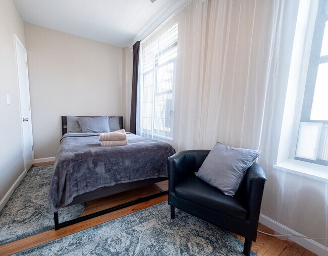 Building Photo - 230 W 113th St