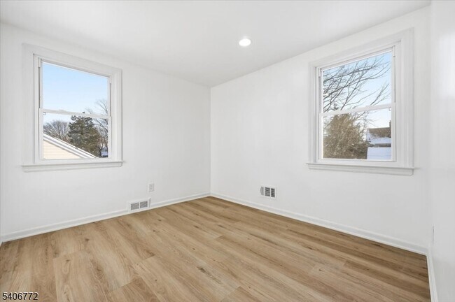 Building Photo - 88 Mitchell St