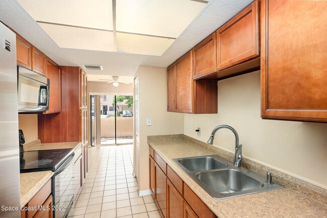 Building Photo - 1911 Cashew Courtway