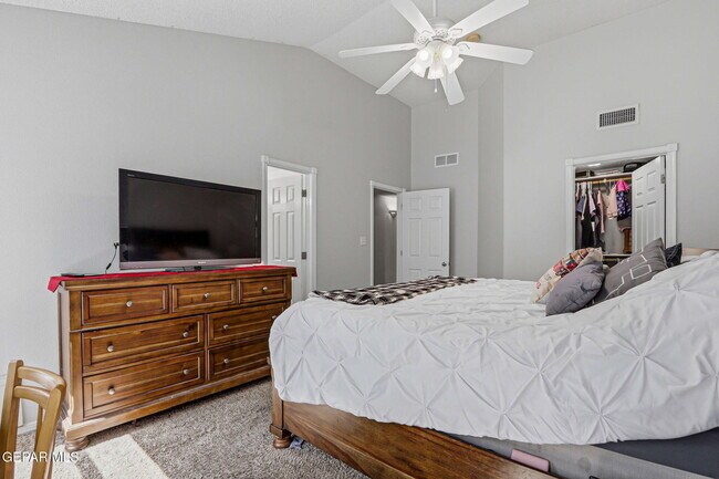 Building Photo - 3828 Tierra Aurora Dr