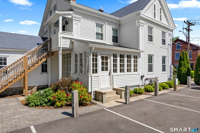 Building Photo - 6 Church St