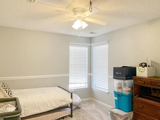 Building Photo - 207 Twinleaf Way
