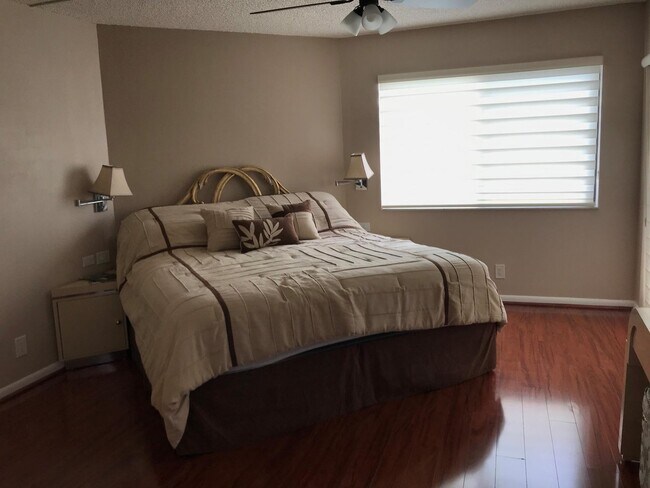 Building Photo - 5519 Fairway Park Dr