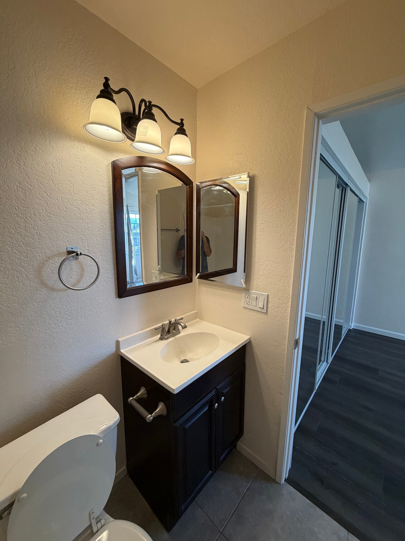 Building Photo - 13522 Glenoaks Blvd