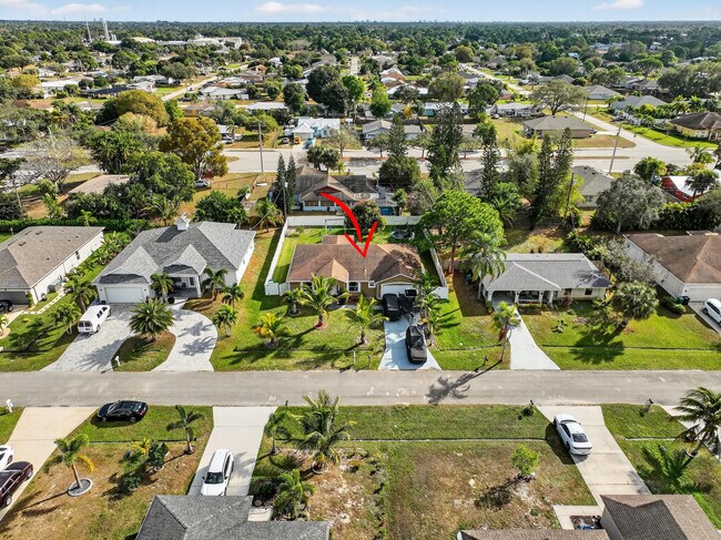 Building Photo - 1121 SW Ivanhoe St