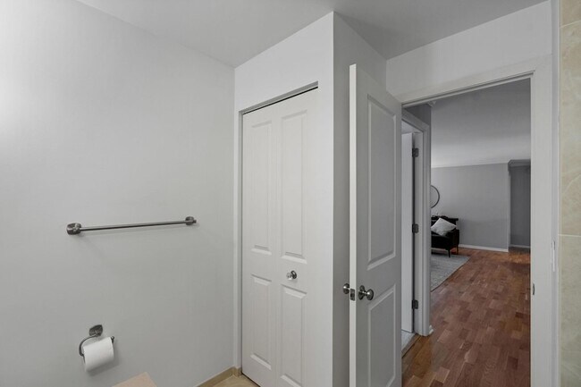 Building Photo - 2885 Knox Ave S