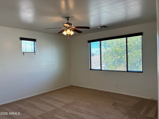 Building Photo - 92 W Aster Dr