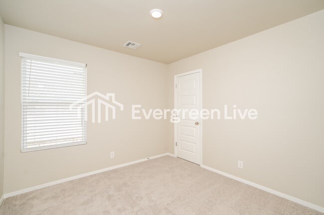 Building Photo - 1118 Raven Dr