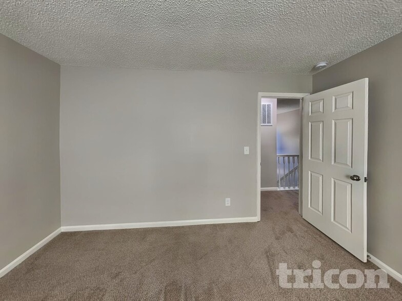 Building Photo - 2906 Laurel Wood Dr