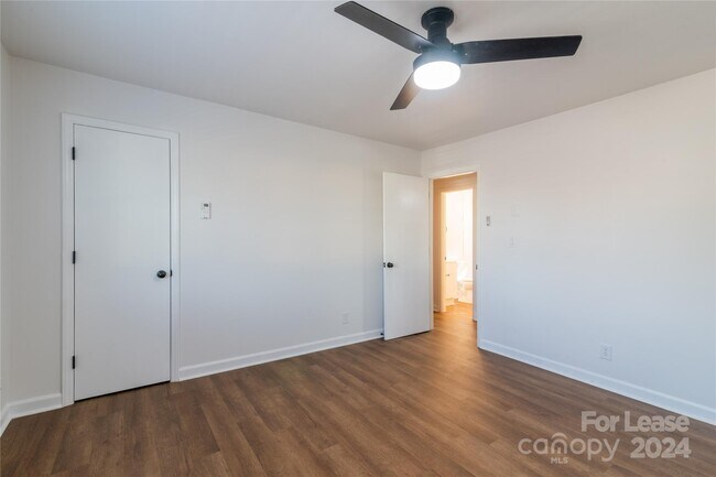 Building Photo - 933 Cantwell St