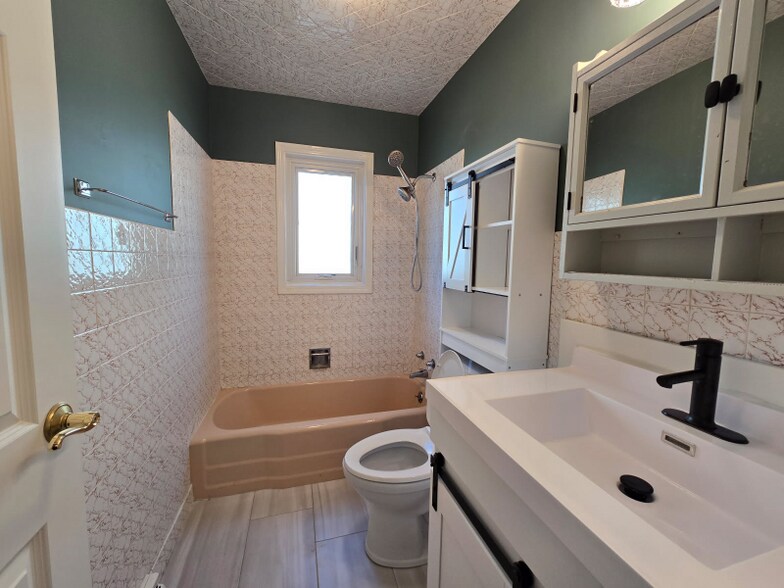 Building Photo - 705 Decatur St