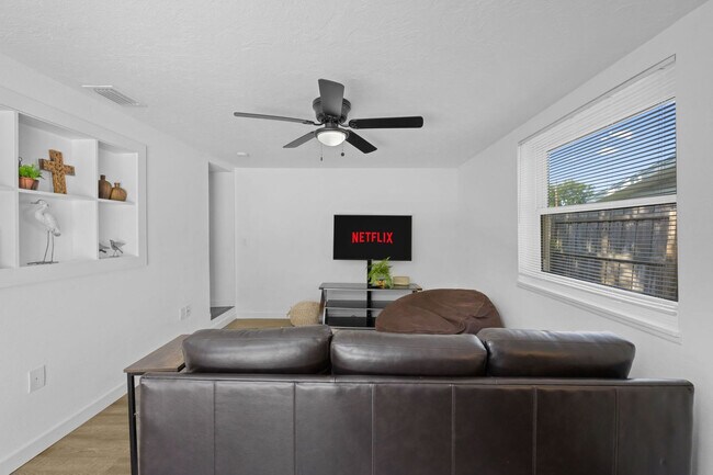 Building Photo - 2229 Alice Rd