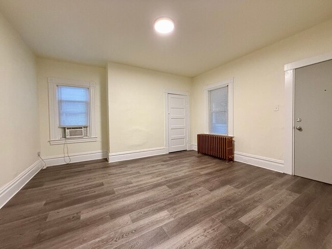 Building Photo - Now showing updated 4BR 1.5 bath house!